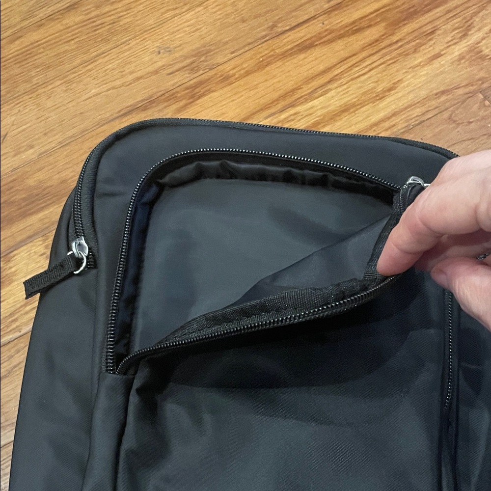 DSW Crossbody Bag - Picture 5 of 7